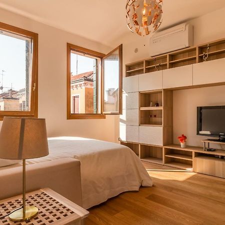 Sunny Nest Canal View In Venice Chic Movida Bagian luar foto