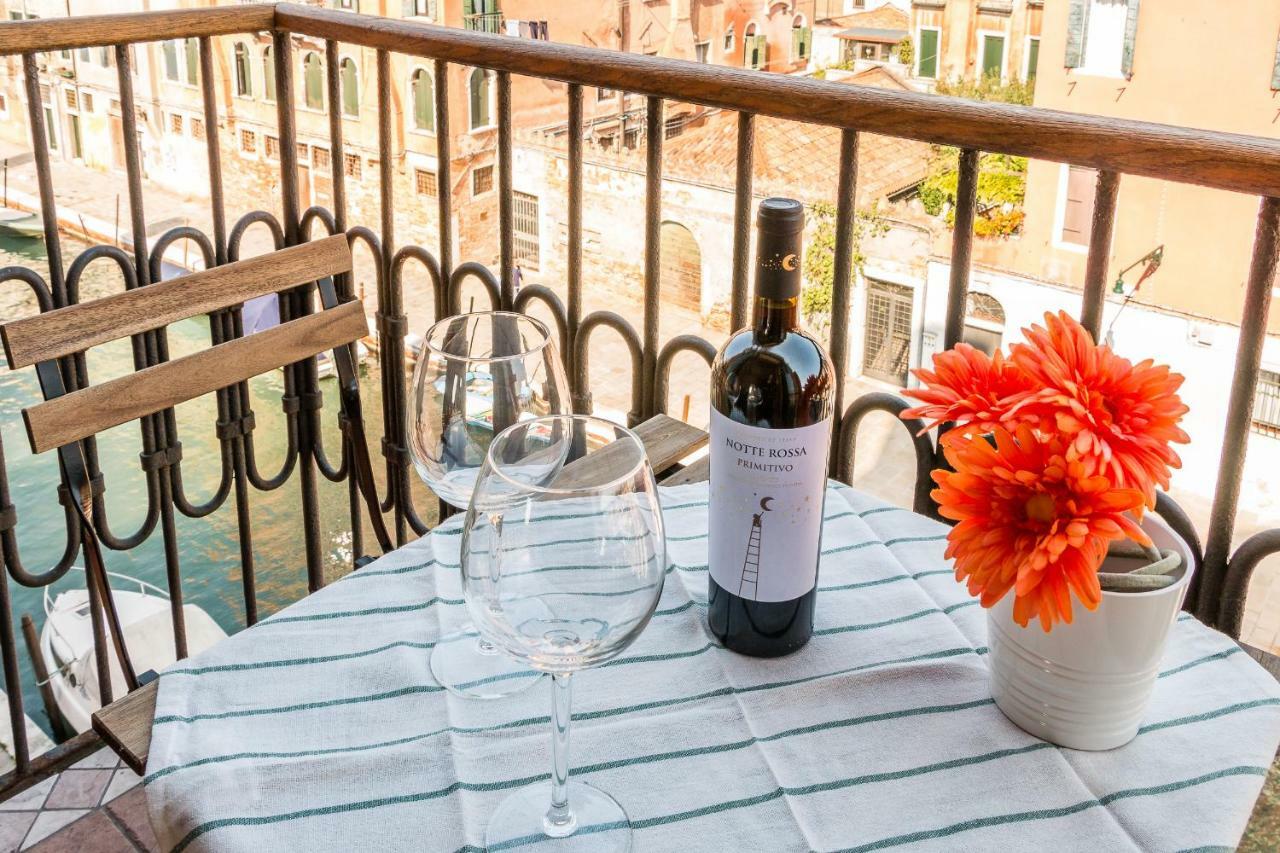 Sunny Nest Canal View In Venice Chic Movida Bagian luar foto