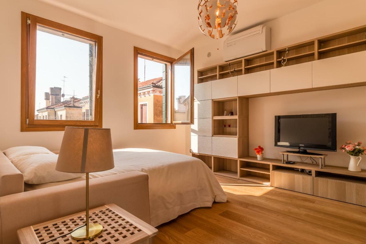 Sunny Nest Canal View In Venice Chic Movida Bagian luar foto